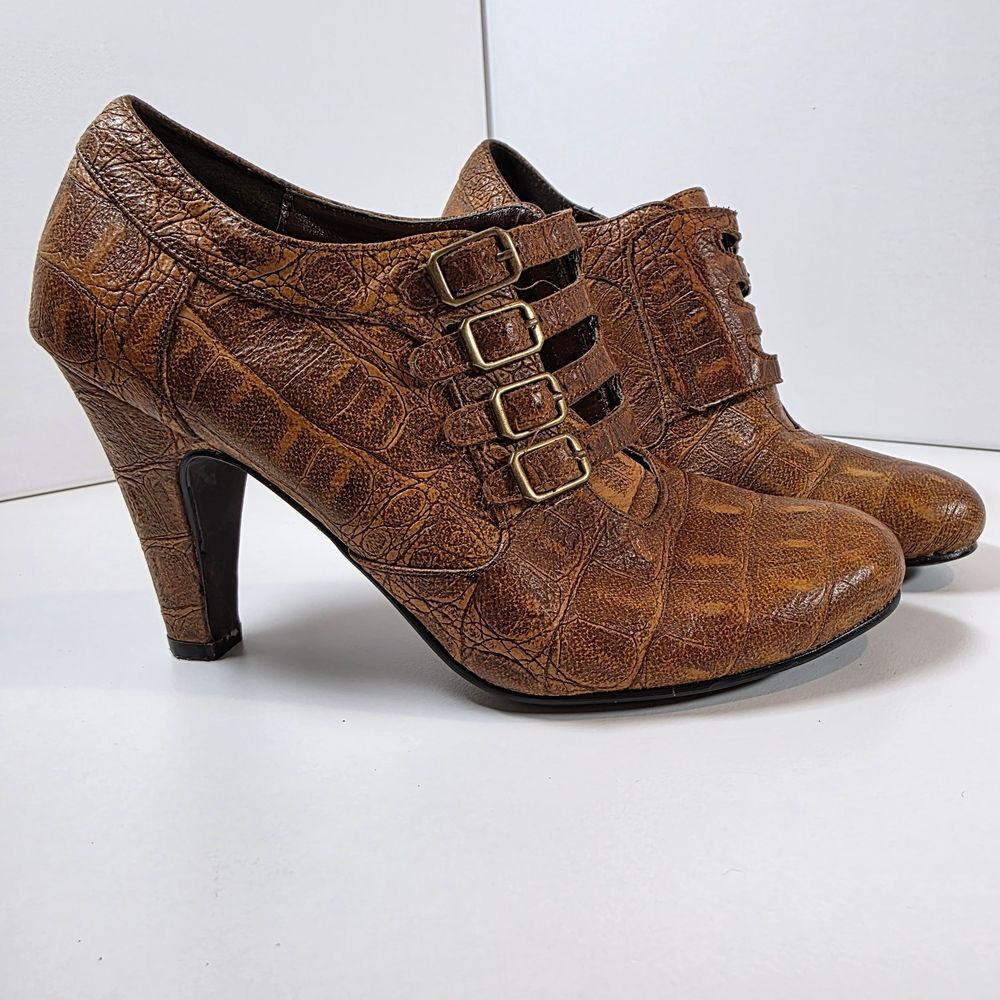 Brown Textured Women's Heels - Picture 2 of 10